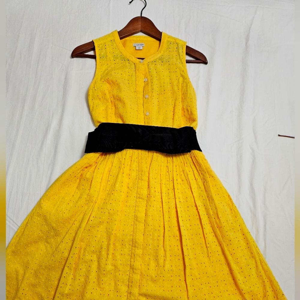 Beautiful J by J Crew dress size 2, good condition, like new, belt not included.